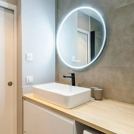 Au Centre De - Musee Grevin - Ii Διαμέρισμα