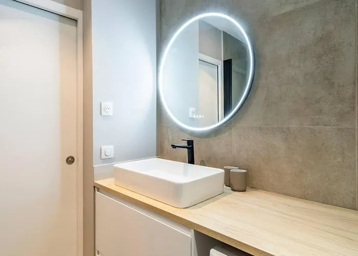 Au Centre De - Musee Grevin - Ii Διαμέρισμα